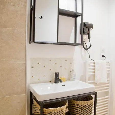 Renovated Ac In Saint Germain Paříž